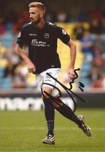 MILLWALL: MARK BEEVERS FIRMATO 6x4 FOTO AZIONE + CERTIFICATO DI AUTENTICITÀ - Foto 1 di 1