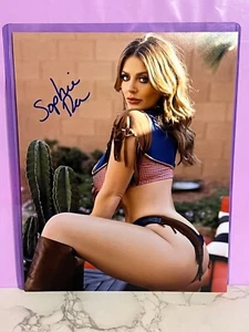 Sophie Dee vestito cowgirl bottino firmato autografo 8x10 modella adulta attrice - Foto 1 di 1