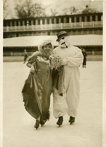 "FÊTE de la GLACE à la Piscine MOLITOR 1931" Photo originale G. DEVRED /Agce ROL - Picture 1 of 2