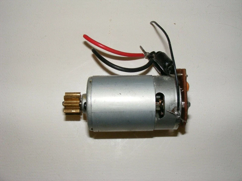 1:6 M5 Stuart RC Tank by 21st Century Toys Motor (Left Side) - Image 1 of 1