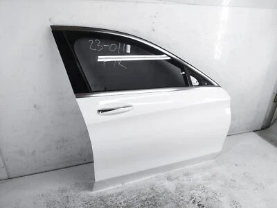 Передняя пассажирская дверь седана Mercedes-Benz C300 15–16 годов выпуска — полярно-белая *с слепой зоной* - Изображение 1 из 4