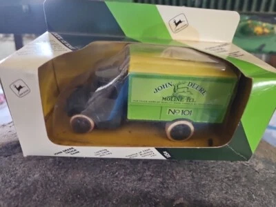 ERTL 1: 25 比例 Mack Bulldog John Deere Delivery Van Truck Bank #1950 — 第 1/4 张图片