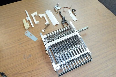 Máquina de bordar SWF B-T1201C lote de 12 posiciones aguja y cabezal de bordar Foto 1 de 4