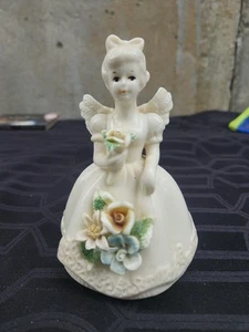 Campana porcellana vintage angelo in ceramica con abito bianco fiori dipinti a mano 5" - Foto 1 di 5