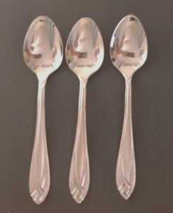 3 Hampton Silversmiths LACE FROSTED Stainless  / SOUP SPOONS 7 3/4"  Lot - Picture 1 of 2