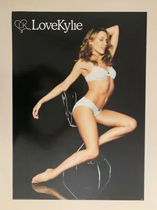 KYLIE MINOGUE, 'LOVE KYLIE,LINGERIE' FOTO DI LEE JENKINS POSTER AUTENTICO 2003 - Foto 1 di 8
