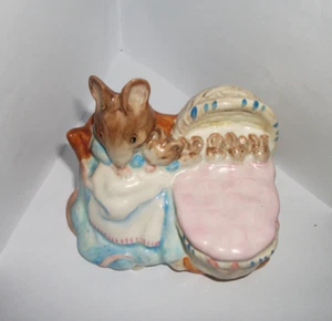 BESWICK BEATRIX POTTER HUNCA MUNCA MUNCA GOLD OVAL BACKSTAMP BP2A R WARNE & Co. - Picture 1 of 4