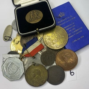 486g-MIXED TOKENS, MEDALS & COINS-UNSORTED & UNRESEARCHED COMBINE POST ONLY UK - Picture 1 of 3