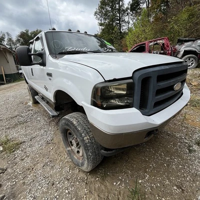 2005 2006 2007 Ford F250 F350 Super Duty 4x4 OEM 3.73 Ratio Front Axle Assembly - Image 1 of 4