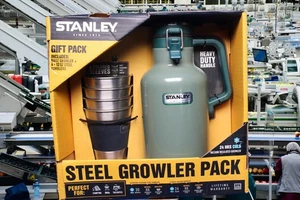 Stanley Growler & Adventure Stacking Pints Geschenkset, Hammertone Green - Bild 1 von 8