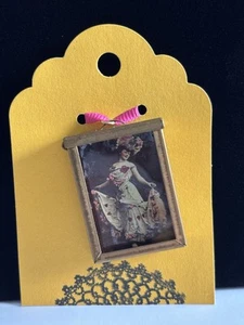 Nuovo! Ciondolo cornice vittoriana revival fede tono oro unico! 1,5" X 1" - Foto 1 di 4