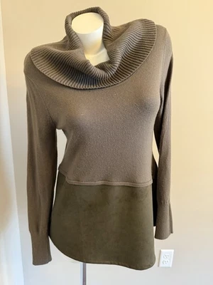 Nuevo con etiquetas ~ Suéter asimétrico DKNY suave como el terciopelo. VERDE OLIVA Talla Pequeña Foto 1 de 4