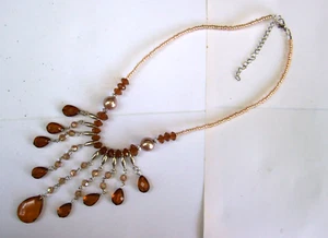 Collar llamativo playa estilo boho oro transparente ámbar lucita y cuentas de semillas de vidrio - Imagen 1 de 3