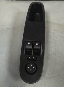 CHRYSLER YPSILON GENUINE DRIVERSIDE OS RIGHT ELECTRIC WINDOW SWITCH 2011-2014 - Picture 1 of 6
