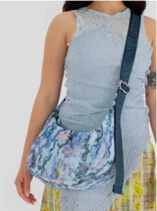 NEW With Tags Baggu Medium Crescent Bag Collina Strada Crossbody Zip Blue Thorns - Picture 1 of 7