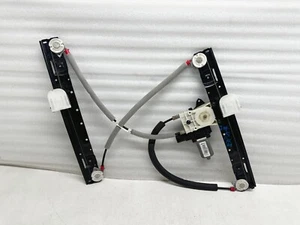 P40988 2010-2019 Jaguar XJ XJL regulador de ventana delantera con motor lado pasajero - Imagen 1 de 9