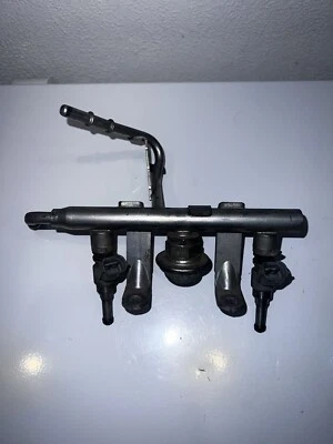 TOYOTA 86 Subaru BRZ injetores de combustível com trilho esquerdo LH trilho amortecedor injetor de combustível - Imagem 1 de 2