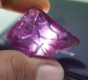 Piedra preciosa suelta áspera natural sin cortar cambio de color alejandrita con certificación de 113 quilates - Imagen 1 de 5
