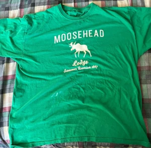CAMISETA MOOSEHEAD Lodge Summer Reunion 1867 verde XL PROMOCIÓN CERVEZA CAMISETA usada sin etiquetas - Imagen 1 de 5