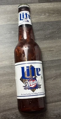 "Letrero publicitario de exhibición de botellas de plástico vintage Miller Lite 30"" barra hombre cueva" Foto 1 de 4