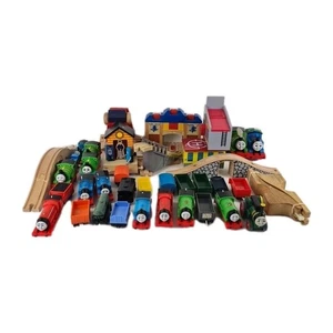 Thomas & seine Freunde T83 Züge Autos Spielzeug + Holzschienen Kunststoff Vintage Konvolut - Bild 1 von 16