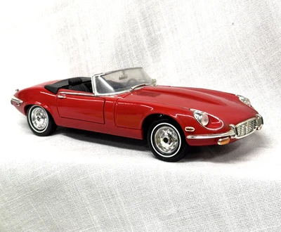 1971 Jaguar E Type 12V Red Road Signature 1:18 Die Cast - Image 1 of 4