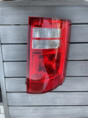 Lanterna traseira Dodge Grand Caravan 2008-2010 lado direito do passageiro destro 05113204AB - Imagem 1 de 2