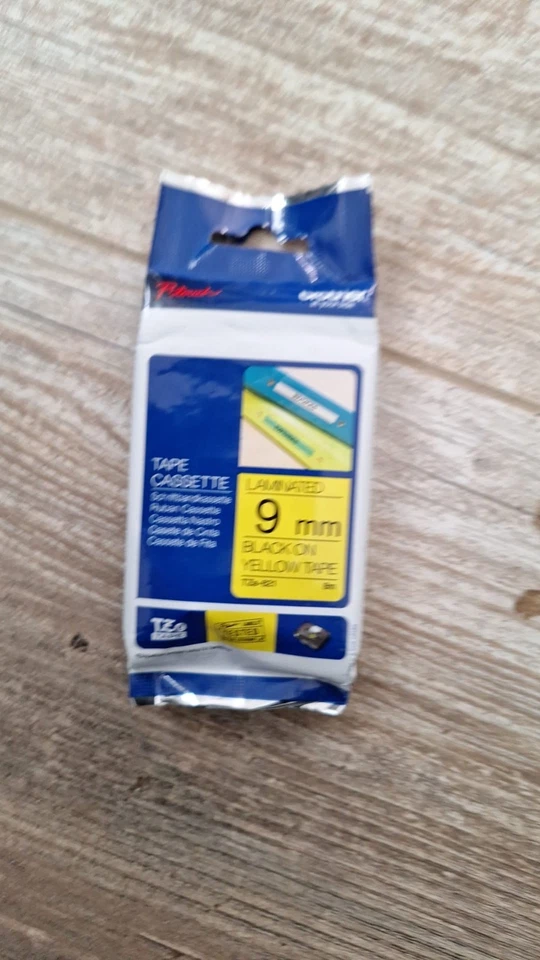 Etichette per etichettatrice Brother TZE-621 originale NERO - Immagine 1 di 1