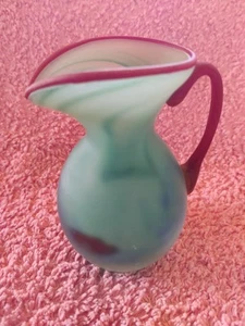 brocca in vetro marmorizzato verde pesante, altezza 5 pollici - Foto 1 di 6