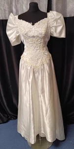 White Wedding Dress with Lace and Bow Detail Size 14 - #OCC51 - Picture 1 of 14