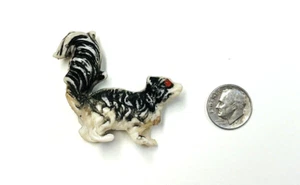 Vintage Hard Plastic Skunk Figurine Toy 1 3/4" Tall Hong Kong - Picture 1 of 9