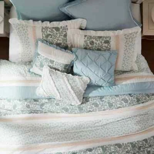 ¡NUEVO! ~ ACOGEDOR JUEGO DE EDREDÓN CON VOLANTES DE ENCAJE SHABBY CHIC COUNTRY MARFIL BLANCO AGUA AZUL - Imagen 1 de 6