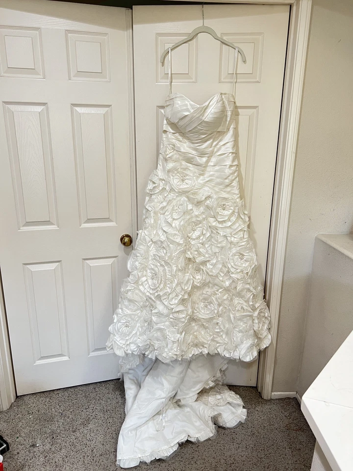 Свадебное платье Galina Signature SV415 David's Bridal Sweetheart с вырезом горловины размер 14 - Изображение 1 из 4