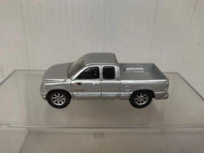 CHEVROLET SILVERADO 1500 PICKUP SILVER apx 1:64 MAISTO NO BOX DEFECT - Imagen 1 de 4