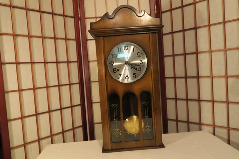 ANTIQUE CENTURION 35-DAY MECHANICAL PENDULUM WALL OR MANTEL CLOCK Cover