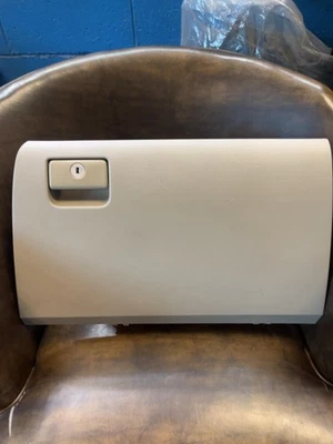 Lexus GX470 2003-2009 puerta guantera bronceada OEM 5550160200 Foto 1 de 4