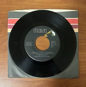 DAVE & SUGAR "Livin' At The End Of The Rainbow"/"I'm Knee Deep" Record Vinyl 45 - Picture 1 of 2