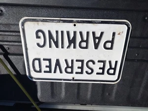 50er/60er Jahre RESERVIERTER PARKPLATZ Blechschild geprägt 18 x 12 Männerhöhle - Bild 1 von 4