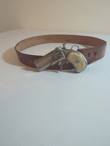 Vintage Jungen Gürtel mit Derringer Pistolenschnalle & Lok Zug gestempelt Leder - Bild 1 von 16