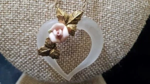 Acryl Halskette offenes Herz mit Rose 1928 - Bild 1 von 3