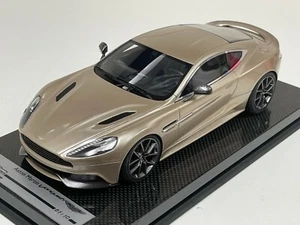 1/18 Tecnomodel Aston Martin Vanquish cupé en oro #01/10 base de carbono - Imagen 1 de 9