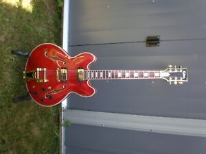 Kinlewis Semi Hollow 335 Electric Guitar fully working but with small neck twist