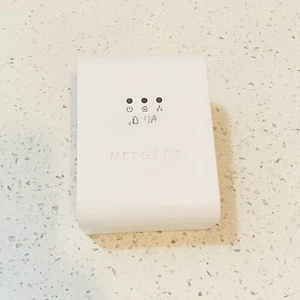 NETGEAR POWERLINE AV 200 ETHERNET ADAPTER XAV101 - Uses Home Wiring for Network - Picture 1 of 10