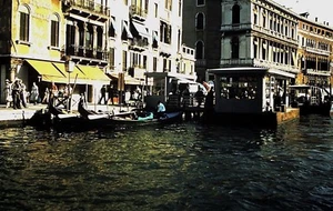 Orig Slide, Vintage Boats / Gondolas and Buildings in 1950's Venice, Italy - Picture 1 of 1