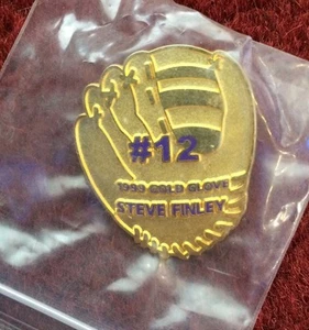 Vtg MLB Phoenix Arizona Diamondbacks Glove Steve Finley Lapel Pin - Picture 1 of 2