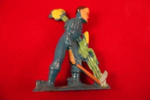 VINTAGE MANOIL FIGURE M137 - HAPPY FARM - FARMER CUTTING CORN - VG+ CONDITION - Picture 1 of 10