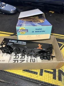 BOXED HO Scale Train Car ATHEARN 1759 ILLINOIS CENTRAL HOPPER CAR 85867 - Bild 1 von 5