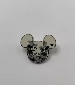 2019 Disney Mickey Hidden Pin 4 of 6 WDW Disneyland Theme Park - Picture 1 of 2
