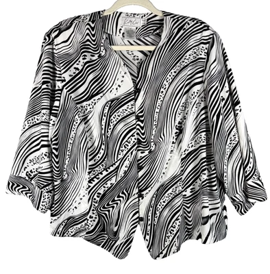 Kathy Che Women Blouse Black White Abstract 3/4 Sleeve Button Up Sz 18 Pre-Owned - Image 1 of 4