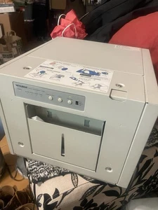 Mitsubishi DIGITAL COLOR PRINTER/CPB000DW With Extra Paper - Picture 1 of 13